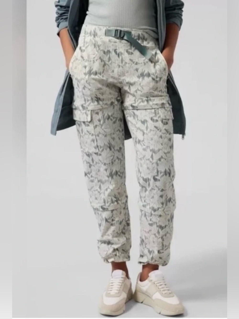 ATHLETA Trekkie Convertible Hike Pants Ethereal Bloom Floral Women’s Size 8